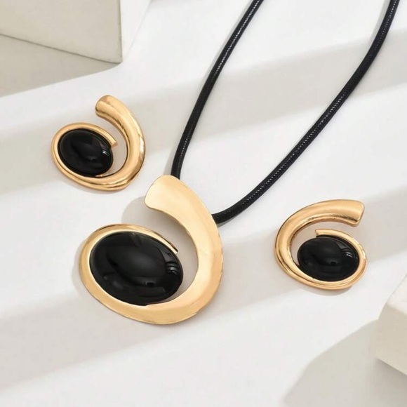 ✨ Gold & Black Statement Jewelry Set – Necklace & Earrings ✨ - Picture 4 of 7